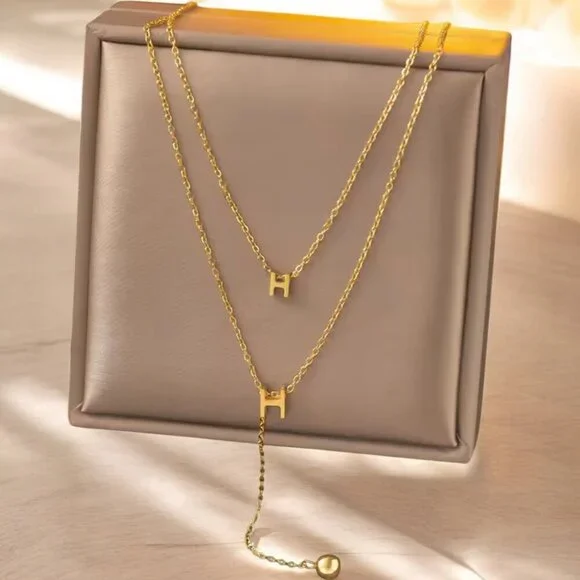 18K Gold Plated Stainless Steel H Pendant Necklace - Picture 3 of 4